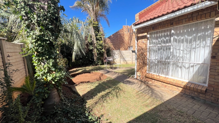 2 Bedroom Property for Sale in Langenhovenpark Free State